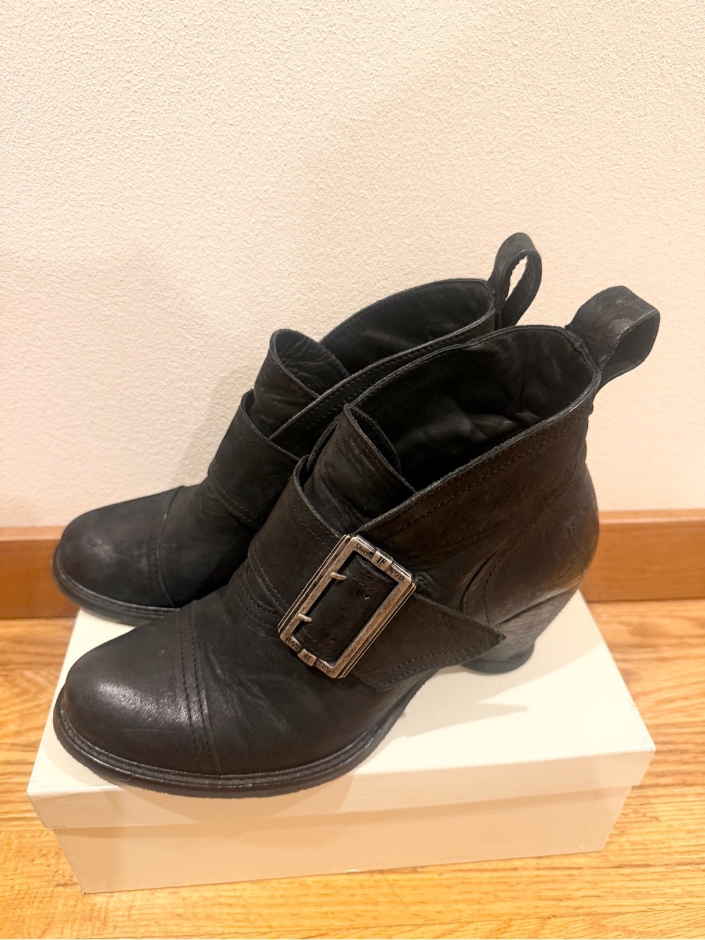 John Fluevog East End Porter Buckled Ankle Boots 9.5